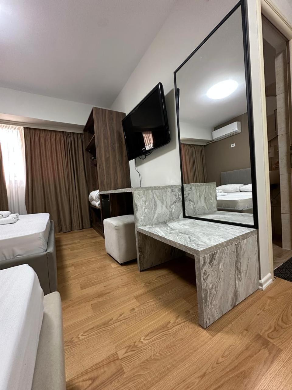 Hotel Her Влёра Экстерьер фото